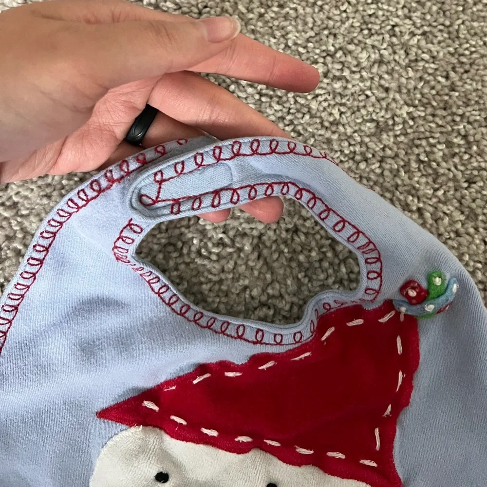 ⛄️POTTERY BARN KIDS: Unisex “baby’s 1st Christmas” theme bib w/velcro, preowned
